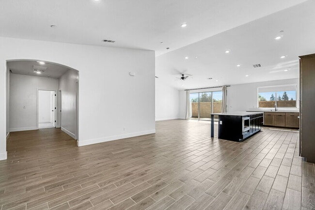 Building Photo - 7153 E Harvard Ave