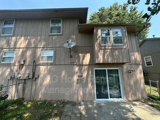Building Photo - 433 Lee Dr