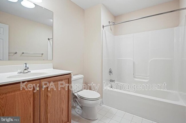 Building Photo - 155 Harrogate Dr