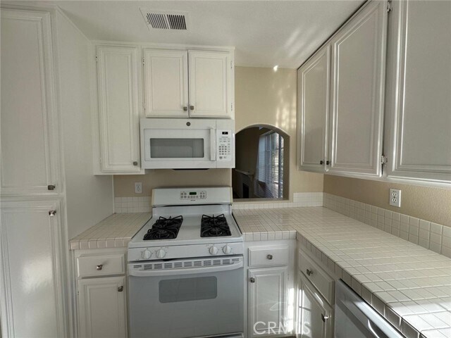 Building Photo - 170 Matisse Cir