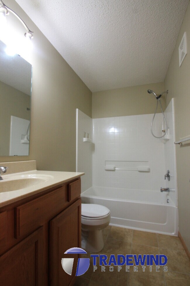 Building Photo - 11040 Fergus St NE