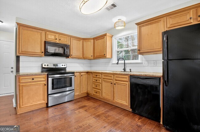 Building Photo - 104 Timber Walk