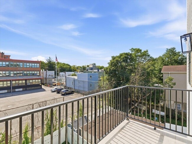 Building Photo - 220 Freeman Ave