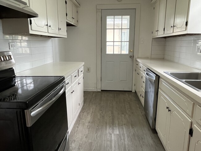 Building Photo - 707 S 25th St