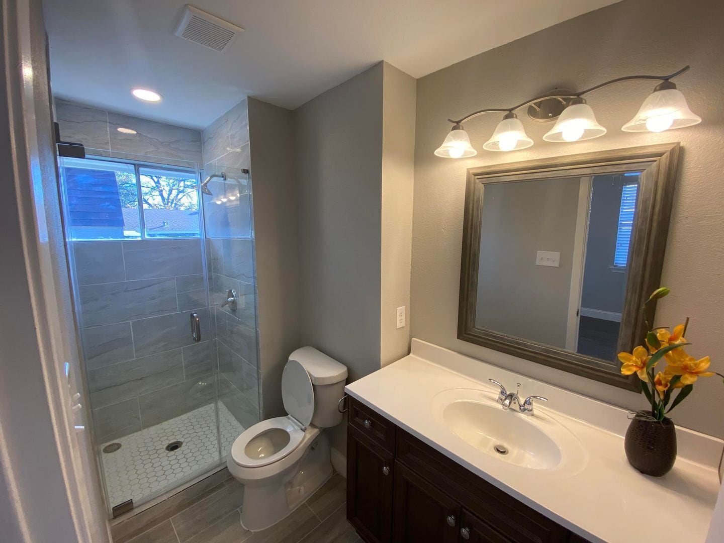 Building Photo - 2006 W Northgate Dr