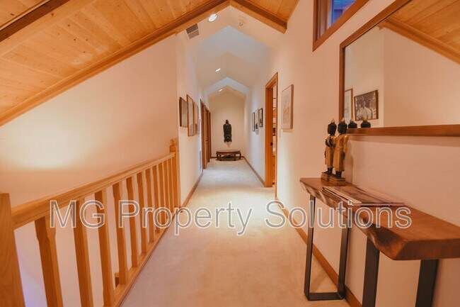 Building Photo - 7079 Lucas Valley Rd