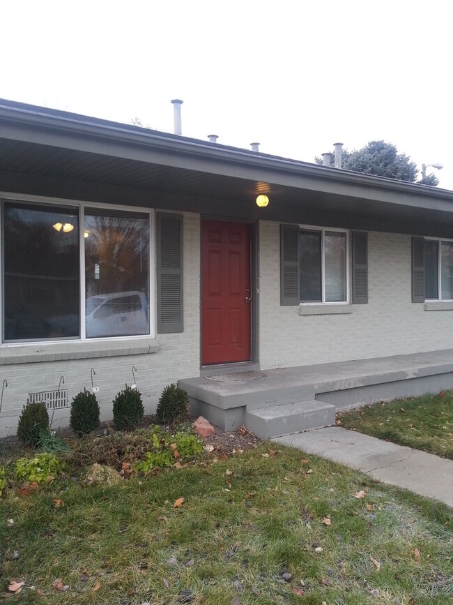 Building Photo - 408-410 E. Granite Ave.