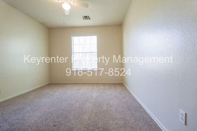 Building Photo - 2 Bed 1 Bath House in Claremore