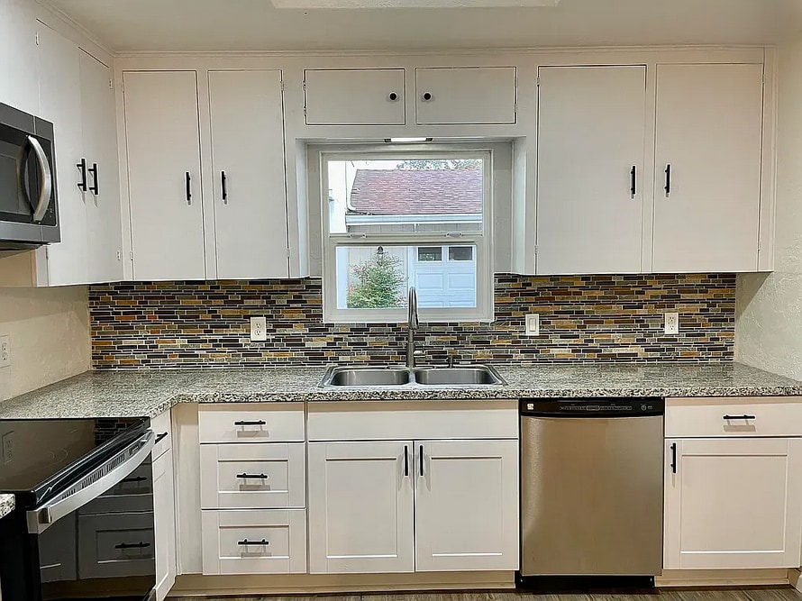 Building Photo - 325 SE M St