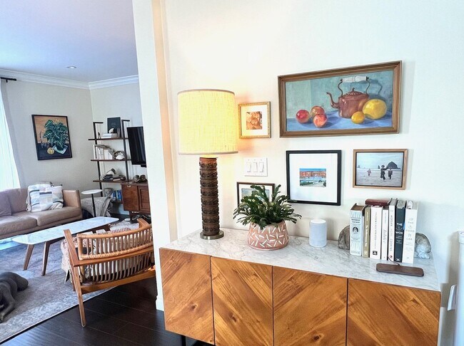 Building Photo - Charming Spanish 3 Bedroom Available!