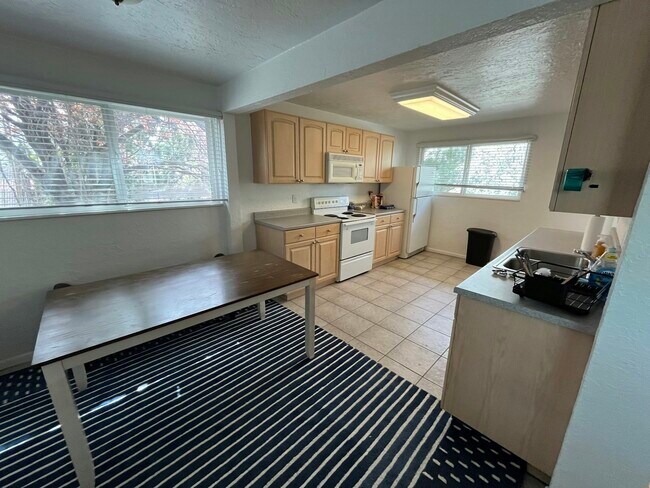 Building Photo - 1327 Yuma St