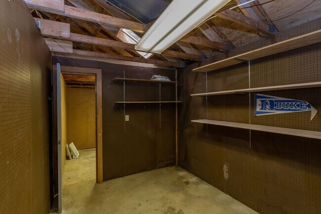 Building Photo - This Home is a Hole in One!