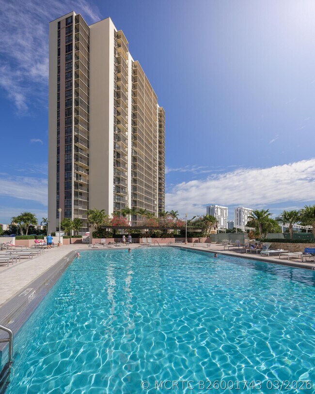 Building Photo - 20335 W Country Club Dr