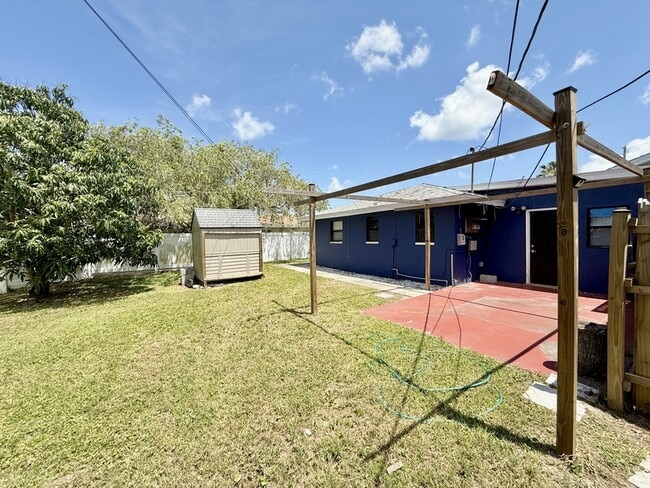 Building Photo - 3184 Downing St