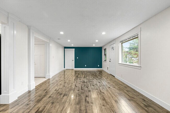 Building Photo - 18605 NE Everett Ct