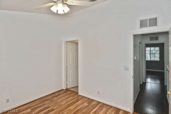 Building Photo - 10100 Poppy Hill Dr