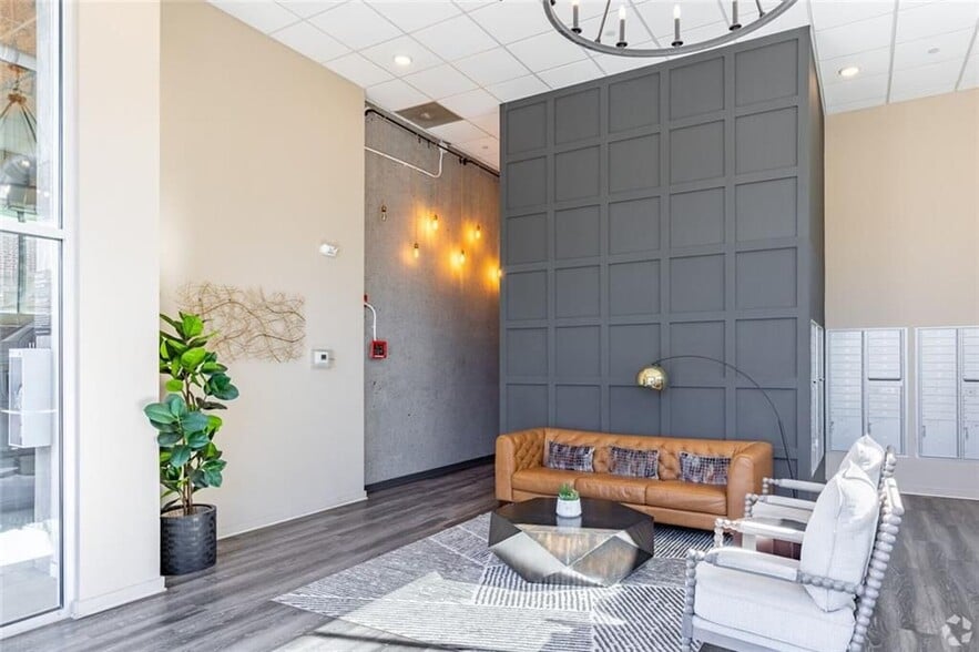 Building Photo - 525 Parkway Dr NE