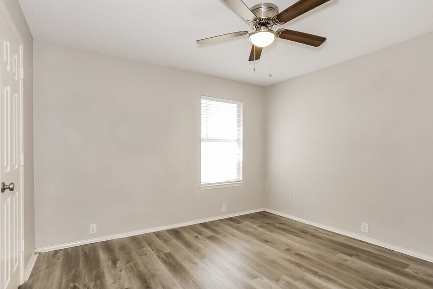 Building Photo - 1008 Whistle Stop Dr