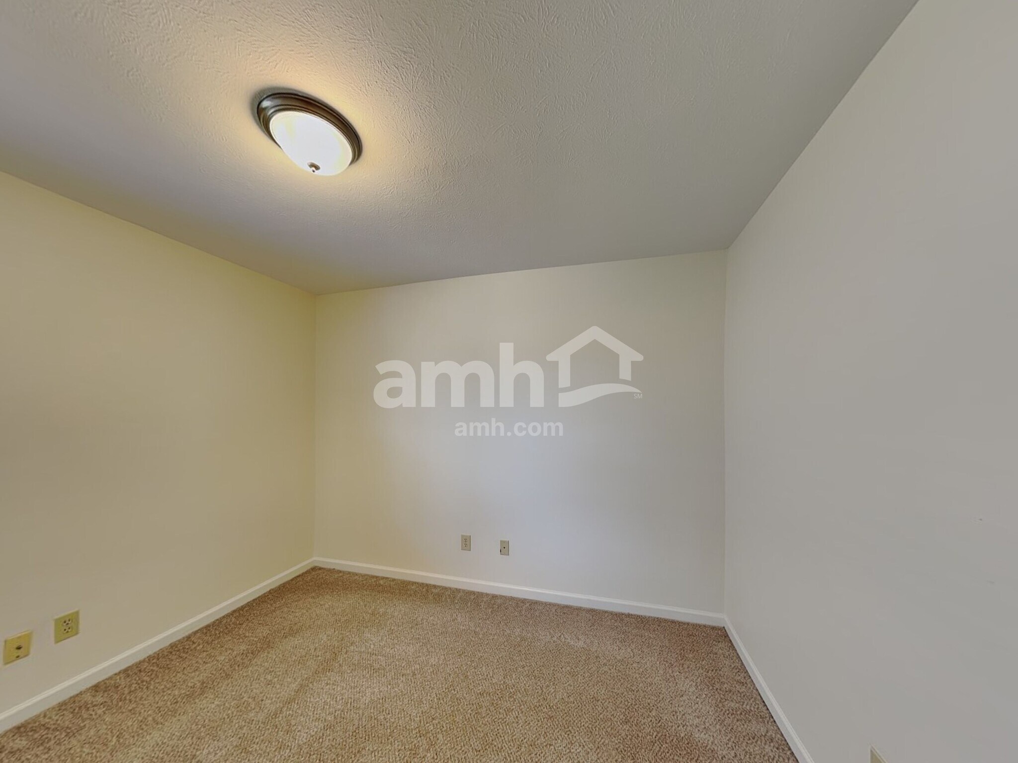 Building Photo - 559 Prince Dr