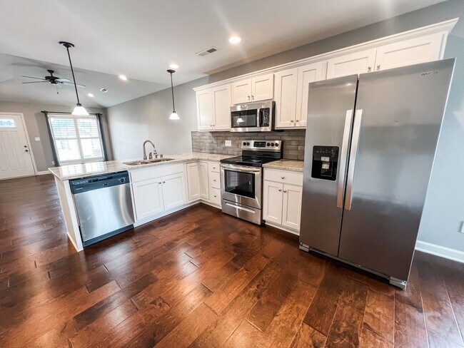 Building Photo - Single-Family Home in Hopkinsville with Fe...