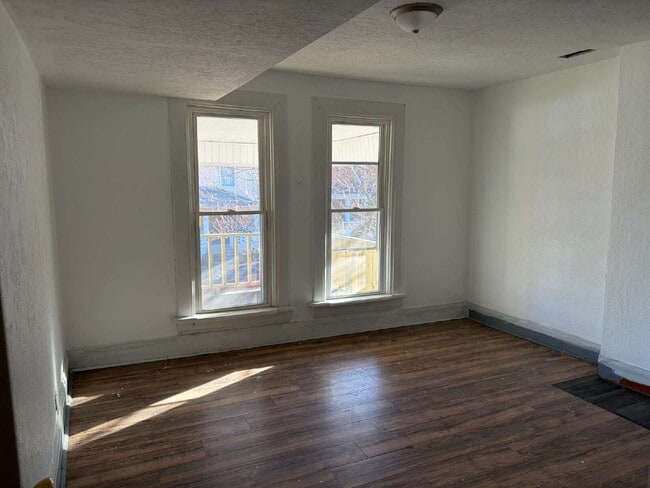 Building Photo - Completely Remodeled 3-Bedroom Home – Move-In Ready in Great Sidney Neighborhood