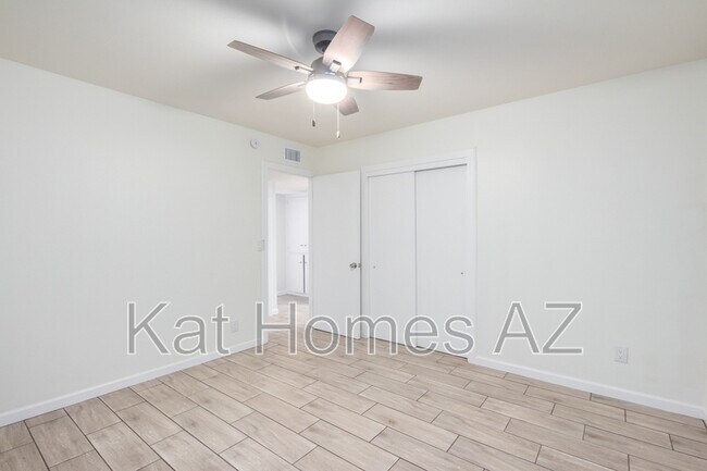 Building Photo - 5107 N 28th Dr