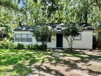 Building Photo - 739 NE 10th Pl