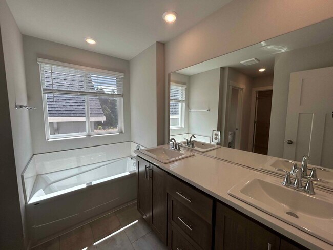 Building Photo - 15271 SW 168th Ave