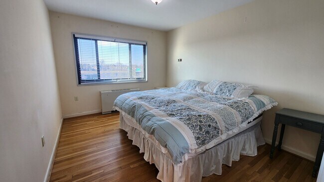 Building Photo - Utilities Included! Parking! Near Pentagon City Metro!