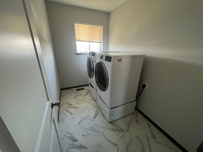 Building Photo - 5207 Foxfield Dr NW