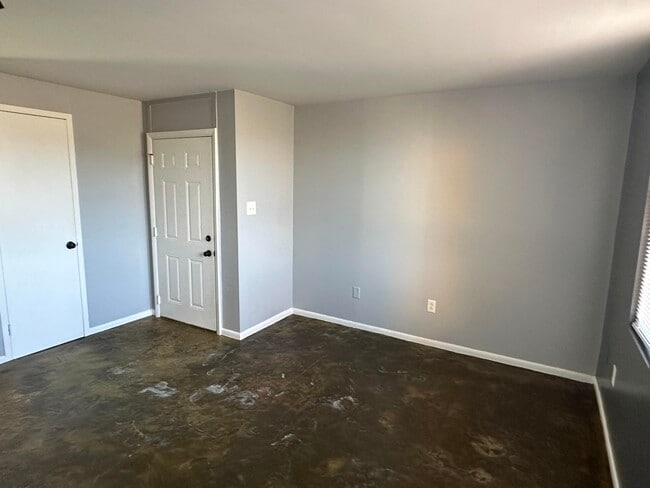 Building Photo - 703 Wilkinson Blvd