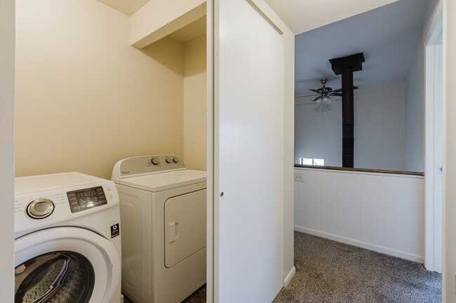 Building Photo - 21 W Golf Pl