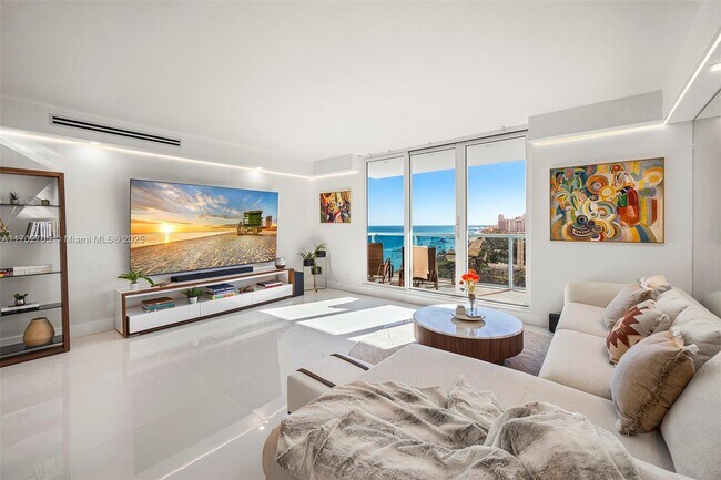 Primary Photo - 2301 Collins Ave