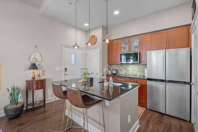 Building Photo - 635 N Alexander St