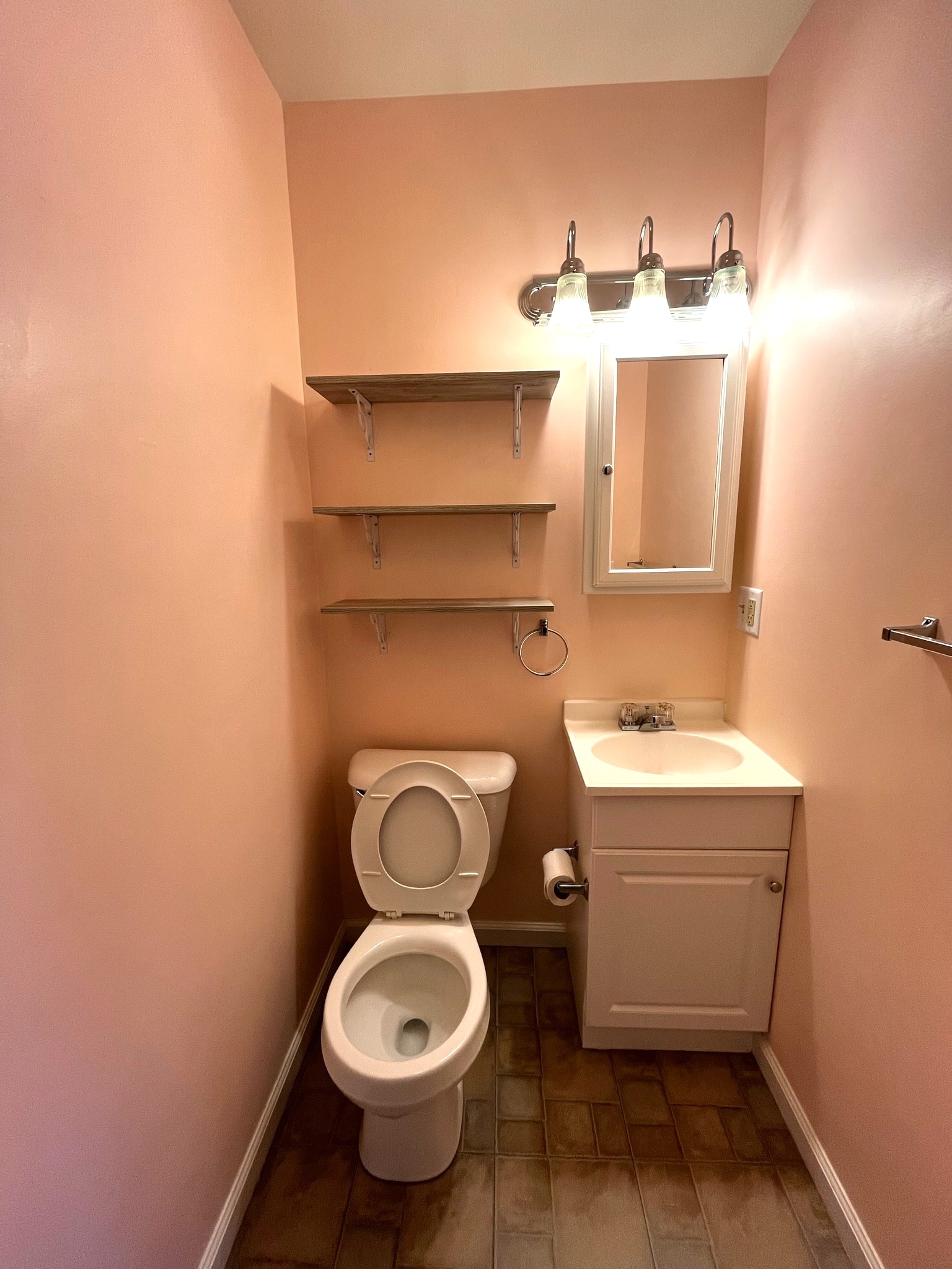 Building Photo - 9 - 13 E Verity St.