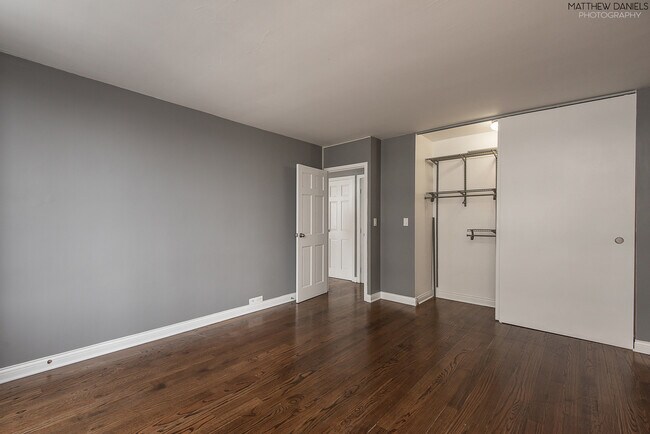 Building Photo - 5757 N Sheridan Rd