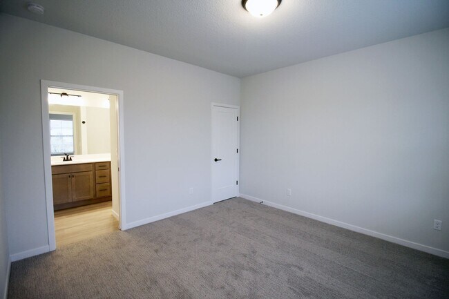 Building Photo - 2206 Rocky Ln