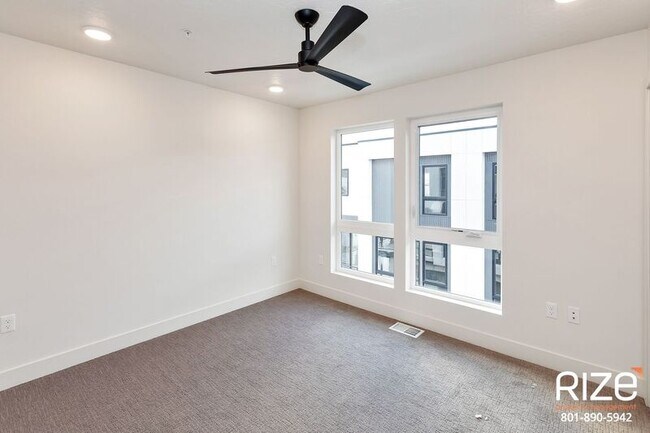 Building Photo - 532 S 500 E