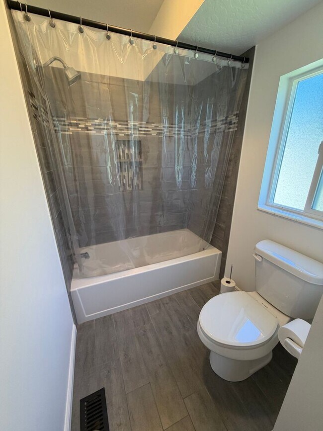 Building Photo - Gorgeous South Jordan Home!!!