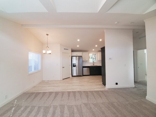 Building Photo - 25918 Meadowmist Dr