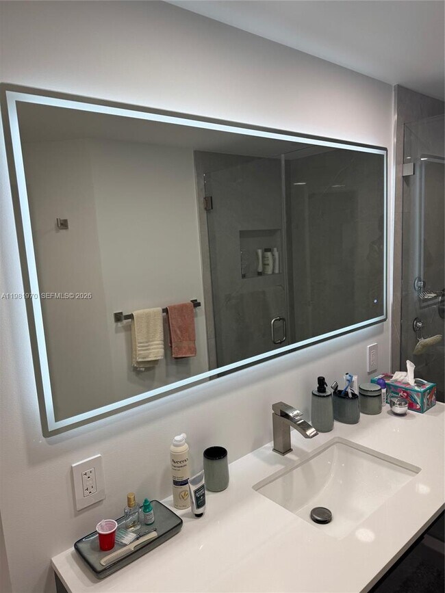 Building Photo - 17150 N Bay Rd