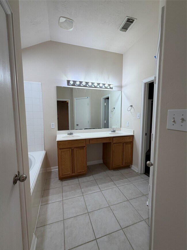 Building Photo - 4734 Lonestone Cir