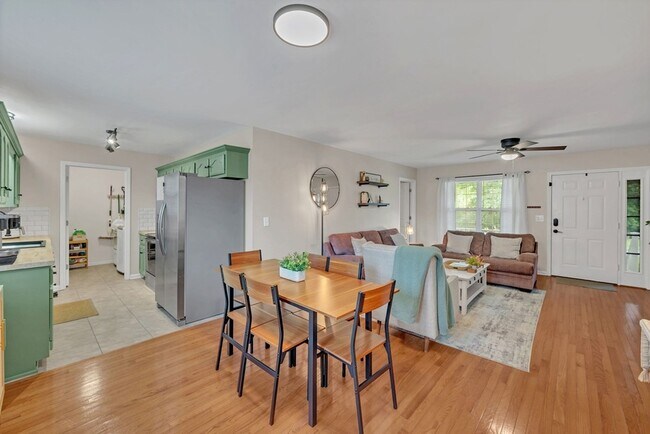 Building Photo - 2029 Sunday Silence Dr