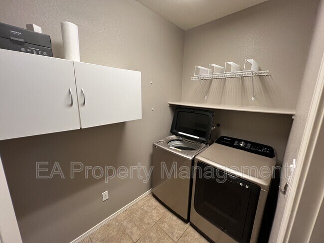 Building Photo - 1013 Toscana Dr SE