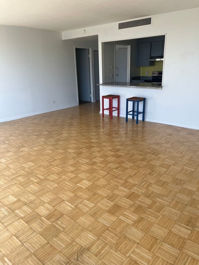 Building Photo - Downtown 1 Bedroom Condo