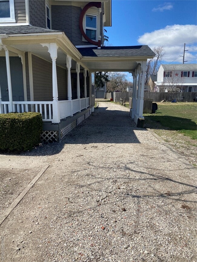 Building Photo - 96 River Ave