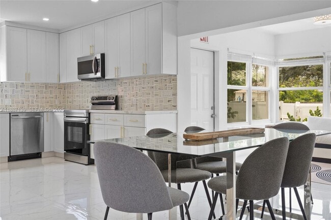 Building Photo - 1625 Hollywood Blvd