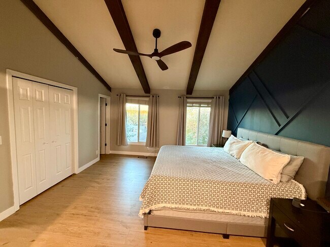 Building Photo - 2305 S 165th St