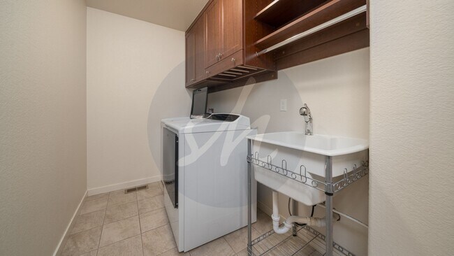 Building Photo - 10825 Fossil Dust Dr