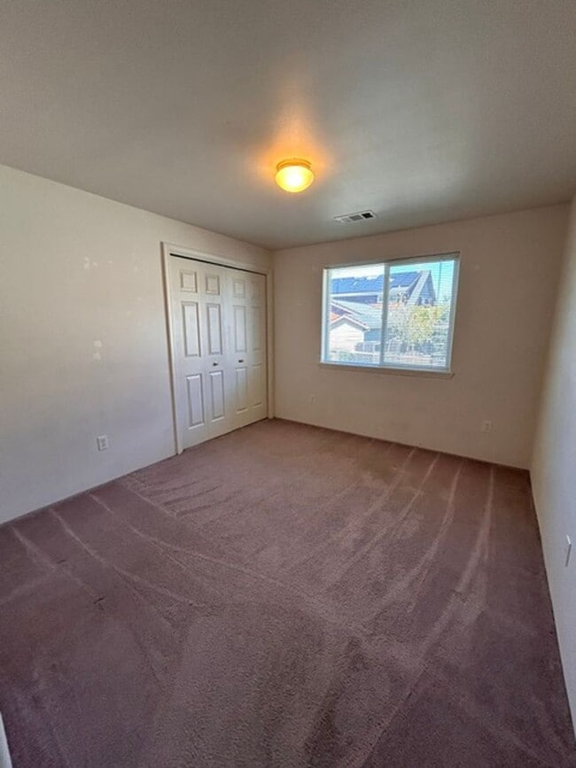 Building Photo - 3 Bedroom 2 Bath Home with a 2 Car Attached Garage